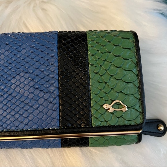 Carpisa Women’s Faux Leather Crocodile Embossed Pattern Wallet Tricolor - Picture 2 of 11